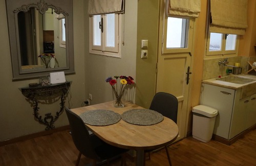 Omonia Apartment | CENTRO 50sqm, 3rd floor apartment, of a very central block of flats ,in Athens.