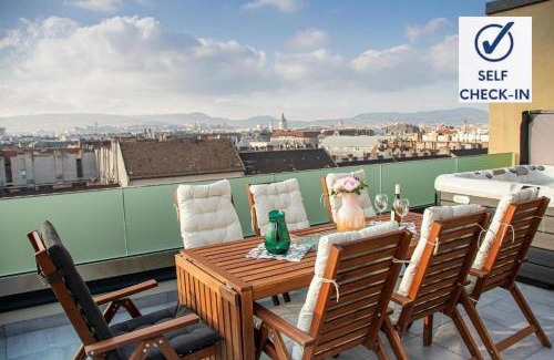 Csarnok negyed Apartment | Centropolitan Penthouse I Jacuzzi I FreeParking I SelfCheckIn