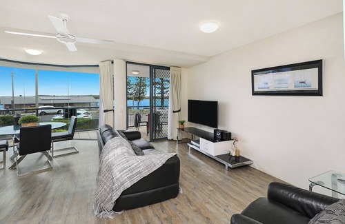 Caloundra Apartment | Cerulean Beachfront Apartment - Unit 02