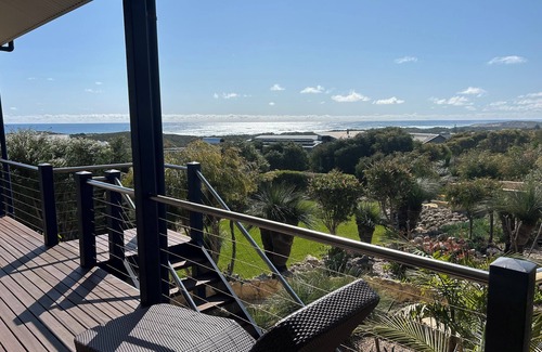 Gnarabup Apartment | Cevue Sunsets is a beautiful apartment with breathtaking ocean views.