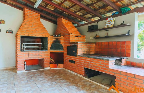 Joanopolis House | Chácara em Joanópolis com deck e acesso a represa