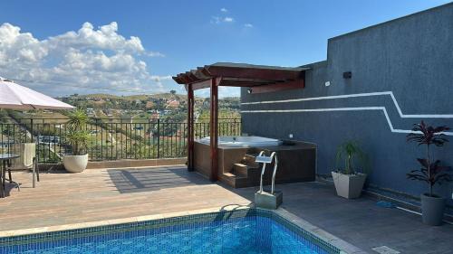 Igarata House | Chácara Gama em condomínio Igarata-SP - Jacuzzi com hidromassagem, piscina e sauna