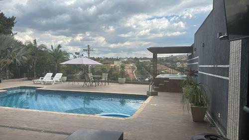 Igarata House | Chácara Gama em condomínio Igarata-SP - Jacuzzi com hidromassagem, piscina e sauna
