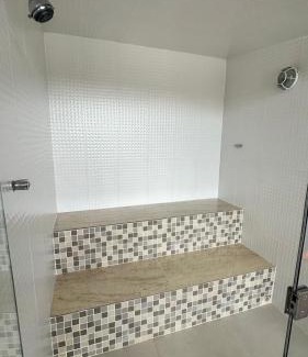 Igarata House | Chácara Gama em condomínio Igarata-SP - Jacuzzi com hidromassagem, piscina e sauna