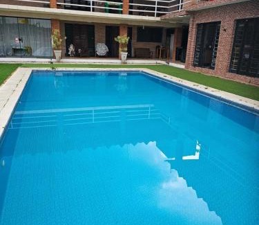 Ibiuna House | Chácara Ibiuna 9 Qts , Condominio, Pesqueiro, 27 pessoas