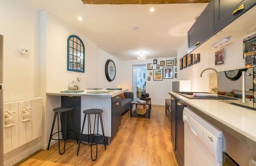 Faubourg-Raines Apartment | Château Biek- Appartement avec terrasse au centre ville- SR Loc