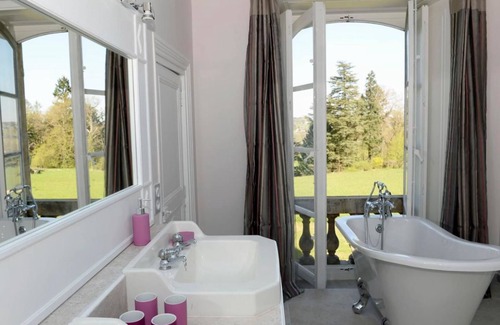 Parigny Bed & Breakfast | Château d'Ailly