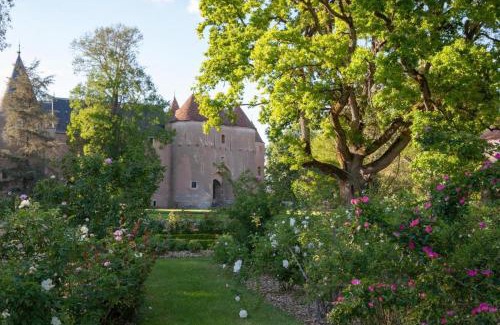 Ainay-le-Vieil House | Château d'Ainay-le-Vieil