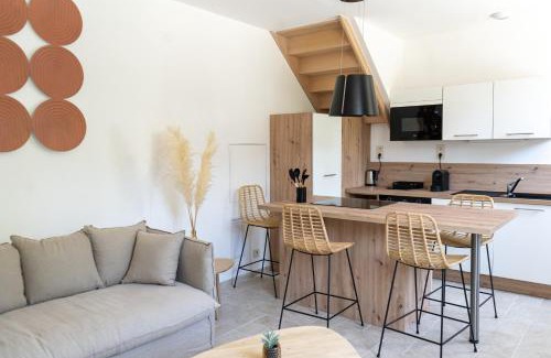 Villeneuve-les-Avignon Apartment | Château de l'insolas