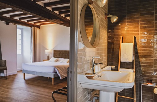 Hebecrevon Hotel | Château de la Roque