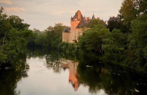 Rivarennes Bed & Breakfast | Château de La Tour en Brenne