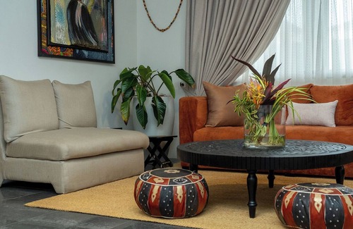 Teshie Hotel | Château NaNa Willine