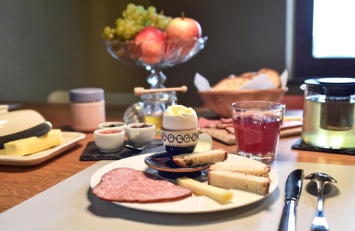 Allaman Bed & Breakfast | Château Rochefort