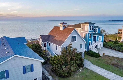Colington Harbour House | CH1605- SoundFront 4 BRs, Boat Dock, Com Pool, Tennis, Dog Friendly.