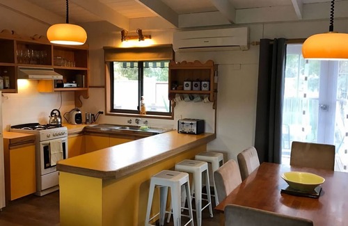 Inverloch House | Cha Cha, a Pet Friendly property close to the Beach!