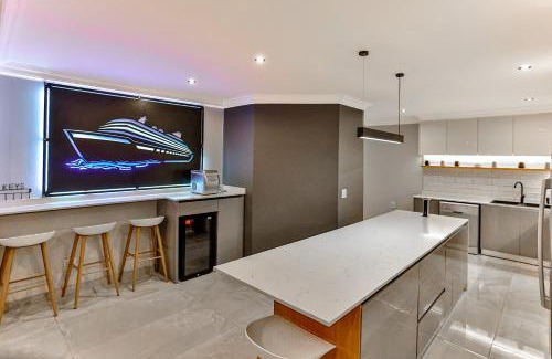 Shaka's Rock Apartment | Chakas Terrace 7 - Luxurious Beach House