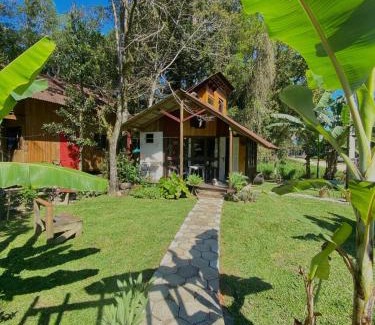 Bombinhas Ski Chalet | Chalé cabana da mata