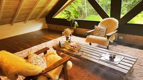Cunha Ski Chalet | Chalé Hortênsia com roupas de cama e banho internet de alta velocidade smart tv lareiras decks jardim cozinha equipada estacionamento privativo floresta relaxamento descanso e silêncio no campo