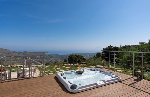 Castellammare del Golfo Villa | Chalet 'Dome On The Hill with Jacuzzi' with Sea View, Wi-Fi and Air Conditioning