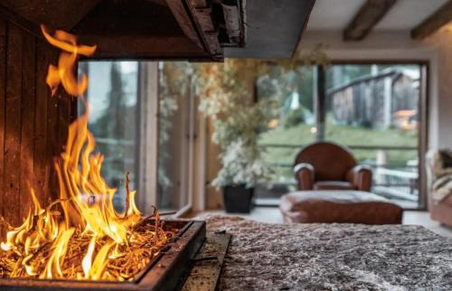 Livinallongo del Col di Lana Ski Chalet | Chalet Dolomites Luxe con Spa, Piscine, Jacuzzi e Cinema Privato