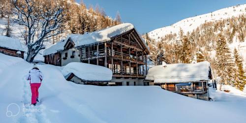 Livinallongo del Col di Lana Ski Chalet | Chalet Dolomites Luxe con Spa, Piscine, Jacuzzi e Cinema Privato
