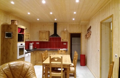 La Toussuire Ski Chalet | CHALET 8 PEOPLE 80 M2 GROUND FLOOR AT THE FOOT OF THE SLOPES