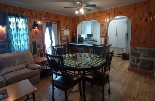 Saint Zenon Ski Chalet | Chalet à Louer à Saint-zénon, Dans Lanaudière, Bord du lac