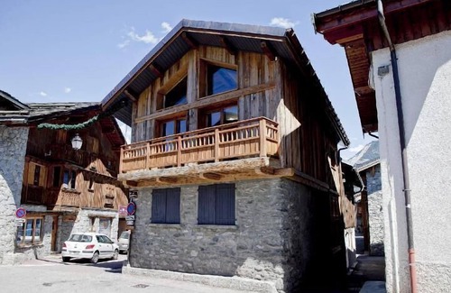 Le Praz Ski Chalet | Chalet, 100m from resort center, balcony, fireplace or stove, tv, 150m², Courchevel