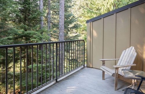 Government Camp Ski Chalet | Chalet 102 at the Official Collins Lake Resort