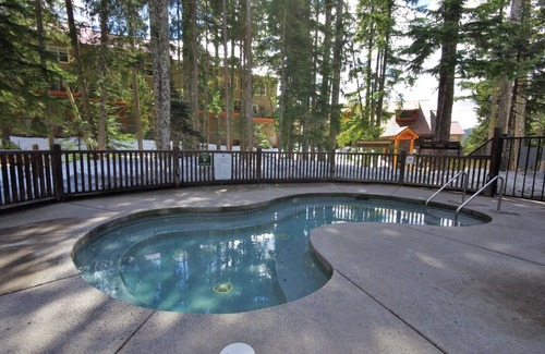 Government Camp Ski Chalet | Chalet 102 at the Official Collins Lake Resort