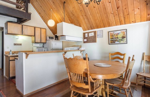 Mammoth Lakes Ski Chalet | Chalet #11, Charming Ski in/Ski Out Steps to the