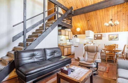 Mammoth Lakes Ski Chalet | Chalet #11, Charming Ski in/Ski Out Steps to the