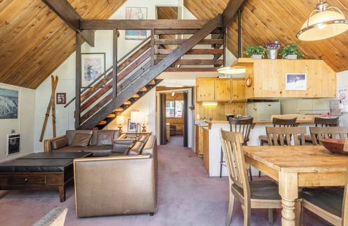 Mammoth Lakes Ski Chalet | Chalet #15, Charming Ski in/Ski Out Steps to the