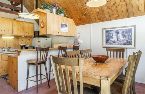 Mammoth Lakes Ski Chalet | Chalet #15, Charming Ski in/Ski Out Steps to the