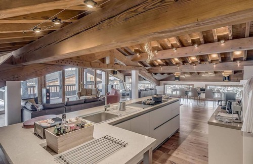Les Brevieres Ski Chalet | Chalet, 200m from ski slopes, sauna, terrace, balcony, tv, ski locker, 250m², Tignes