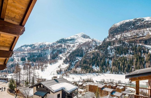 Les Brevieres Ski Chalet | Chalet, 200m from ski slopes, sauna, terrace, balcony, tv, ski locker, 250m², Tignes
