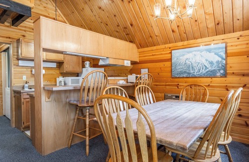 Mammoth Lakes Ski Chalet | Chalet #25, Charming Ski in/Ski Out, just steps to the Mountain