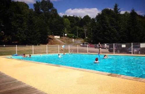 Correze Ski Chalet | Chalet 3 étoiles - Piscine - eehihb