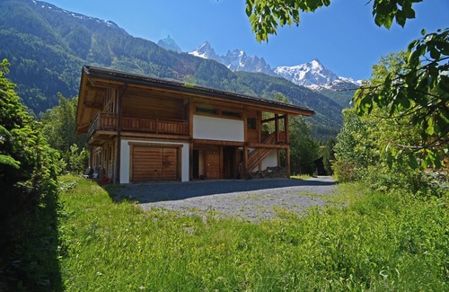 Les Praz-de-Chamonix Ski Chalet | Chalet 5 * 5 en suite bedrooms sauna jacuzzi