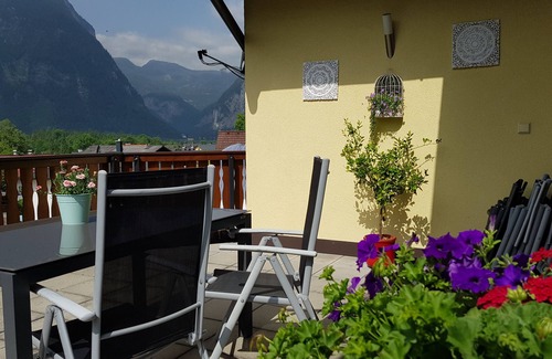 Obertraun Ski Chalet | Chalet 5 mins from Lake Hallstatt. 5 en-suite double rooms, quiet place.