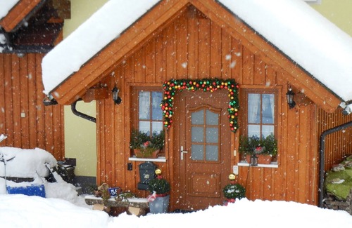 Obertraun Ski Chalet | Chalet 5 mins from Lake Hallstatt. 5 en-suite double rooms, quiet place.