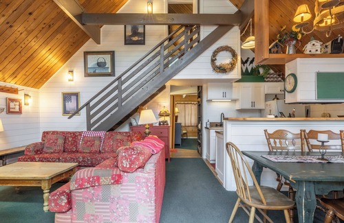 Mammoth Lakes Ski Chalet | Chalet #6, Charming Cabin Perfect Location steps t