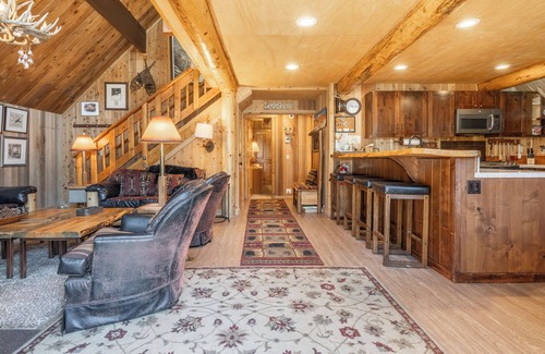 Mammoth Lakes Ski Chalet | Chalet #9, Slope Side Ski in Ski Out Spacious Fami