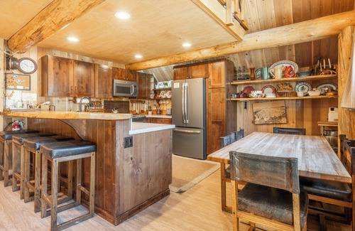 Mammoth Lakes Ski Chalet | Chalet #9, Slope Side Ski in Ski Out Spacious Fami