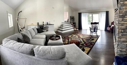Killington House | Chalet 91 at Killington - 4BR Luxury Lodge with Hot Tub, Sauna, Pool Table