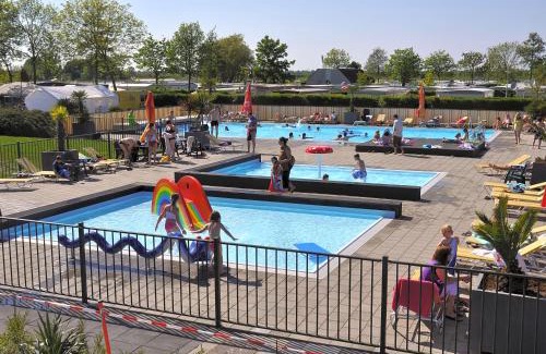 Kamperland Ski Chalet | Chalet (A16) op gezellige familiecamping bij zee