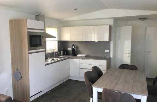 Kamperland Ski Chalet | Chalet (A16) op gezellige familiecamping bij zee