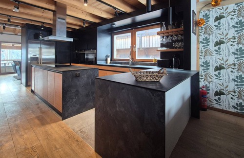 Les Gets Ski Chalet | Chalet Abeille 12 Guests Hot Tub Free Ski Bus