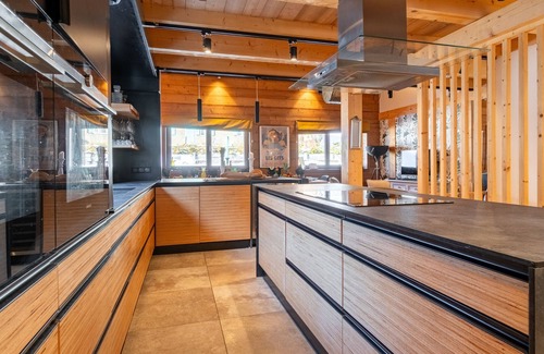 Les Gets Ski Chalet | Chalet Abeille 12 Guests Hot Tub Free Ski Bus