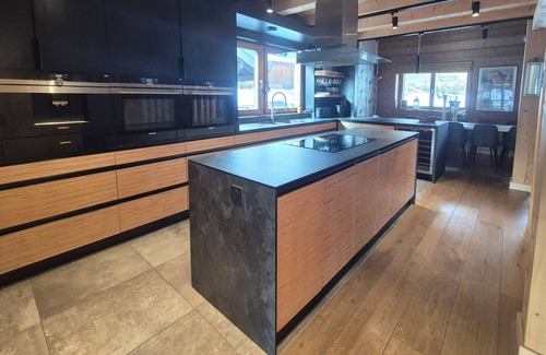 Les Gets Ski Chalet | Chalet Abeille 12 Guests Hot Tub Free Ski Bus